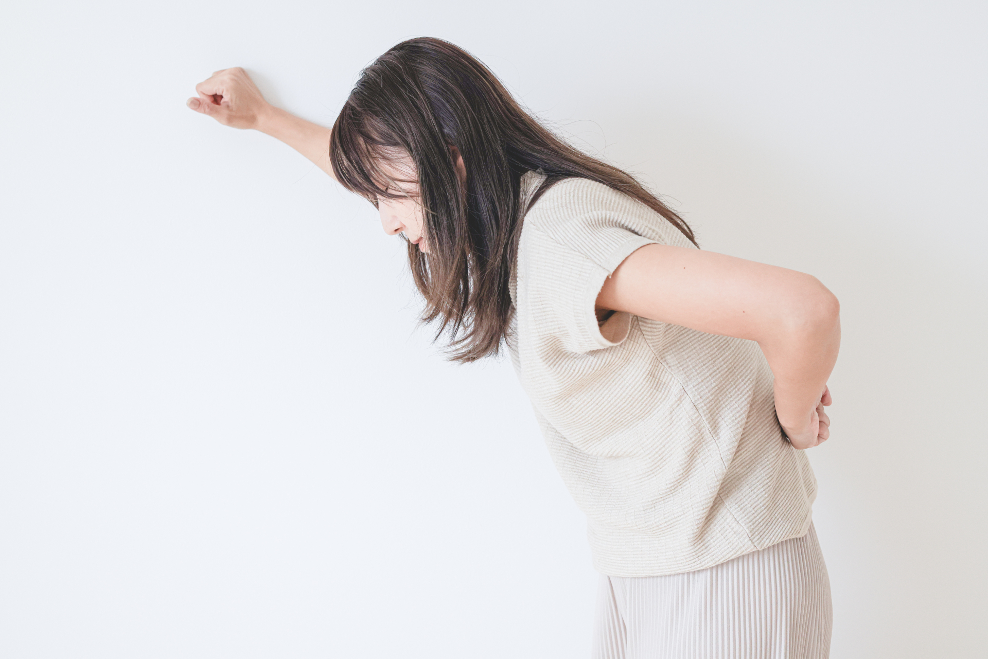 背中が痛い人